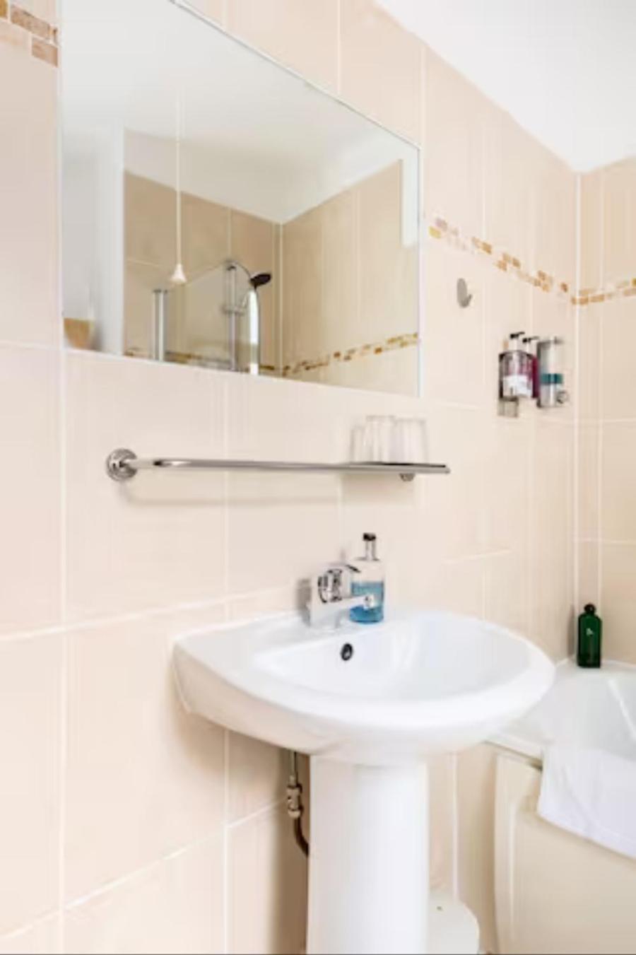 Room With Private Bath In Pontcanna Cardiff Esterno foto